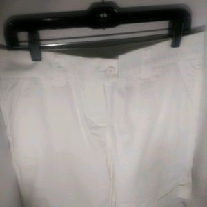 The Limited sz 8 women Bermuda white shorts